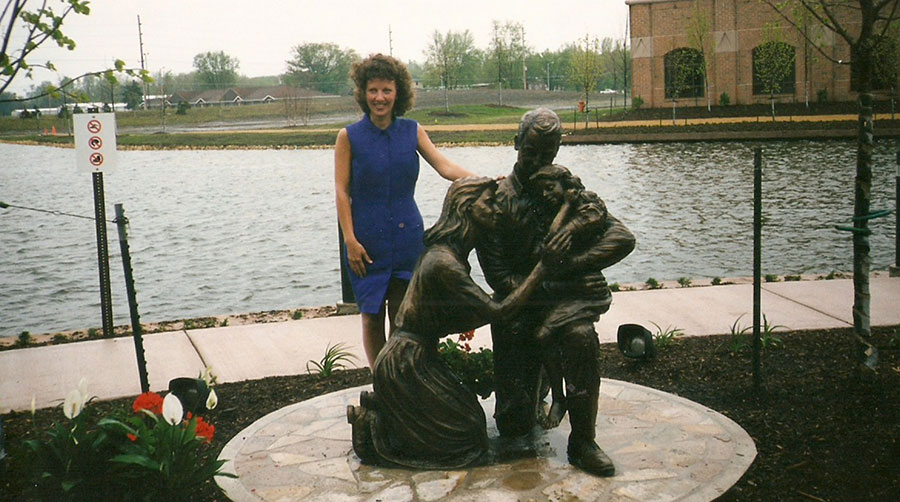 'A Healing Touch' scuplture in Moline, Illinois depicting a father and mother comforting a child.