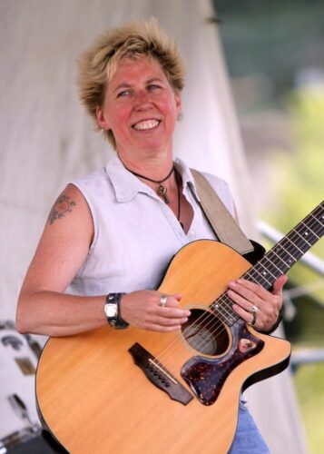 Singer/Songwriter Lojo Russo with guitar