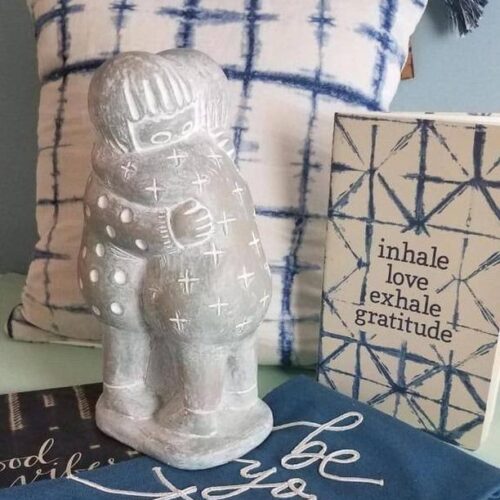 Hugs sculpture and beautiful towel